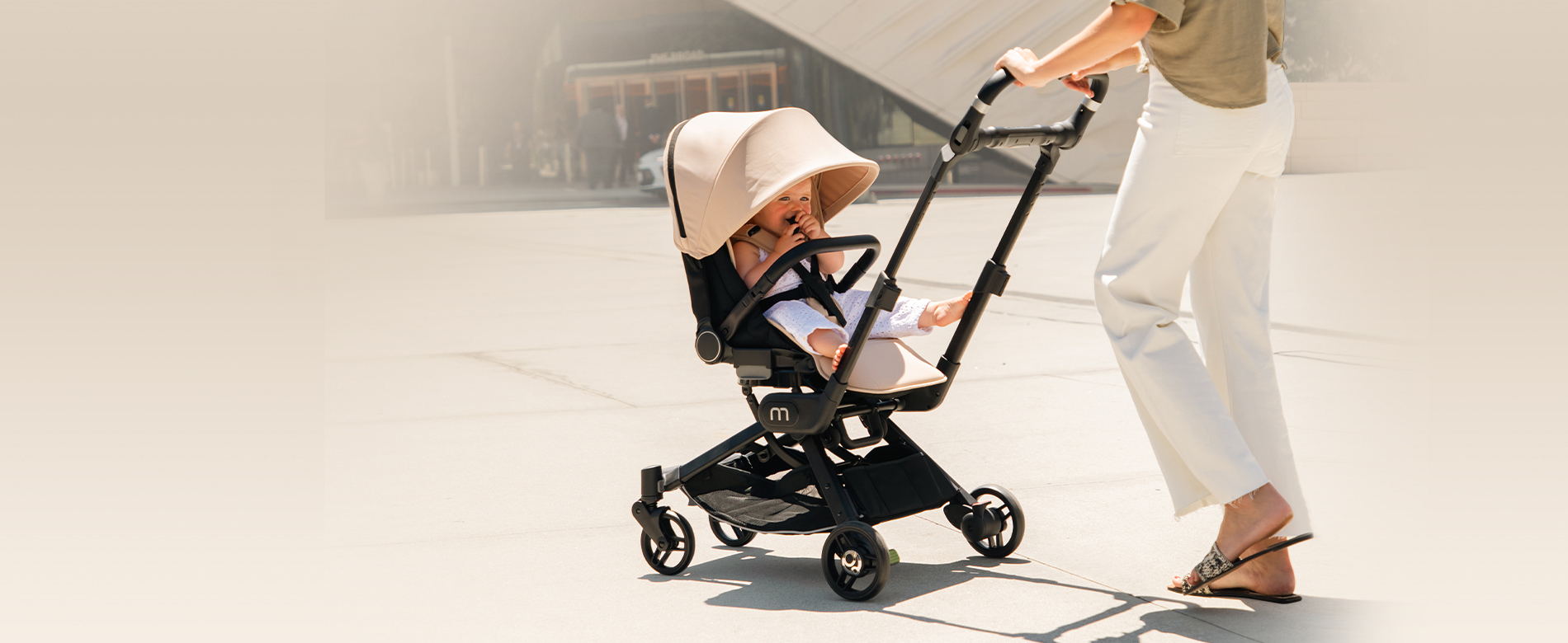 M 婴儿推车展示图